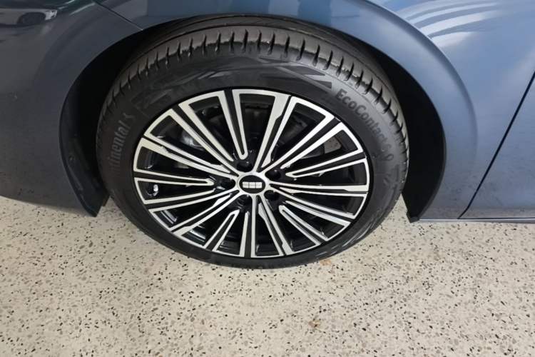 Used Geely Galaxy A7 2025 Model EM-i 150km Starship Edition Left Front Wheel Hub