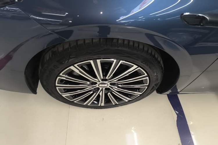Used Geely Galaxy A7 2025 Model EM-i 150km Starship Edition Left Front Wheel Hub
