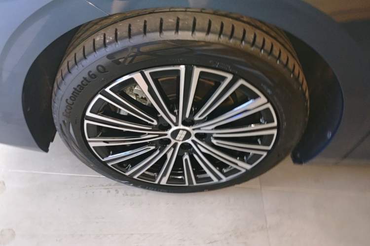 Used Geely Galaxy A7 2025 Model EM-i 150km Starship Edition Left Front Wheel Hub