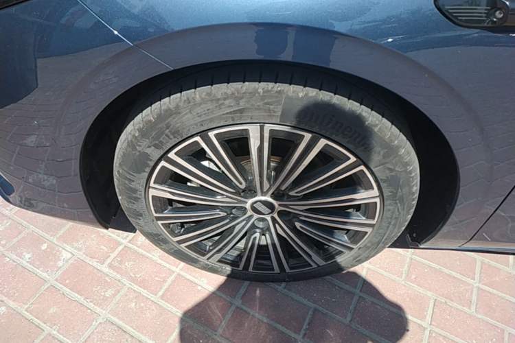 Used Geely Galaxy A7 2025 Model EM-i 150km Starship Edition Left Front Wheel Hub