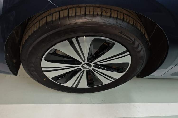 Used Geely Galaxy A7 2025 Model EM-i 150km Exploration+ Edition Left Front Wheel Hub