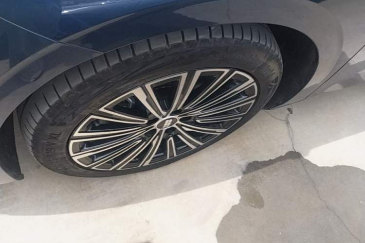 Used Geely Galaxy A7 2025 Model EM-i 150km Starship Edition Left Front Wheel Hub