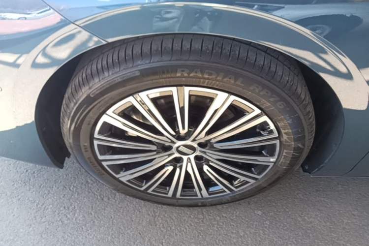 Used Geely Galaxy A7 2025 Model EM-i 150km Starship Edition Left Front Wheel Hub