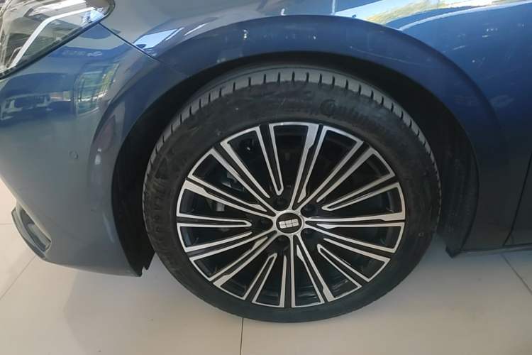 Used Geely Galaxy A7 2025 Model EM-i 150km Starship Edition Left Front Wheel Hub