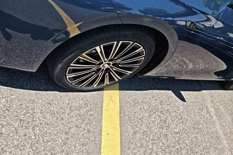 Used Geely Galaxy A7 2025 Model EM-i 150km Starship Edition Left Front Wheel Hub