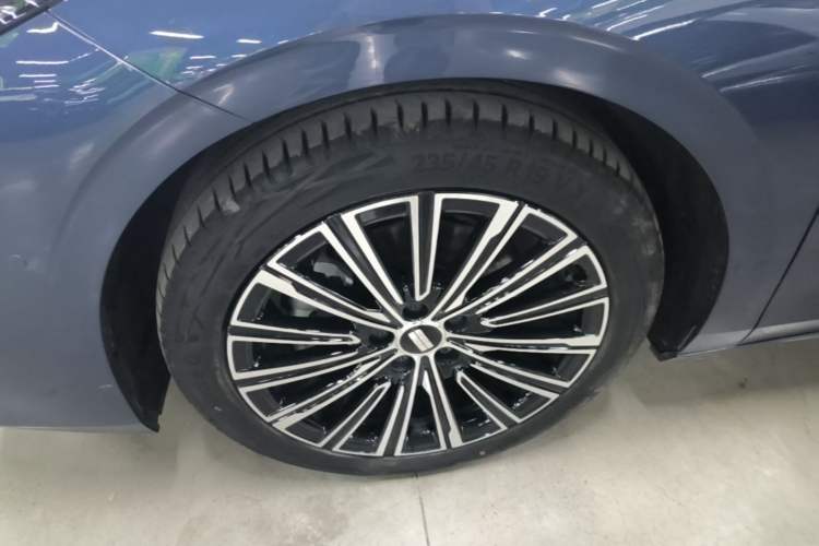 Used Geely Galaxy A7 2025 Model EM-i 150km Starship Edition Left Front Wheel Hub