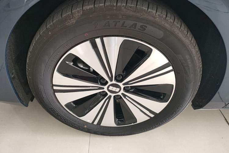 Used Geely Galaxy A7 2025 Model EM-i 150km Prestige Edition Left Front Wheel Hub