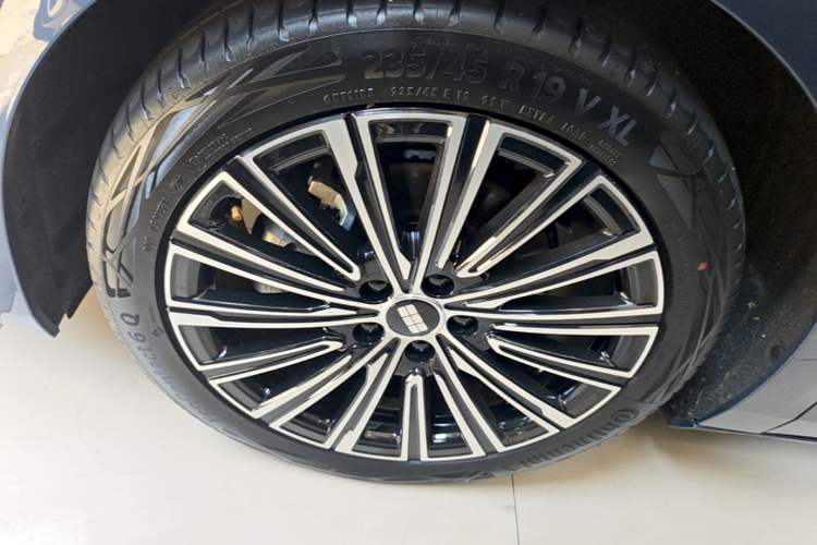 Used Geely Galaxy A7 2025 Model EM-i 150km Starship Edition Left Front Wheel Hub