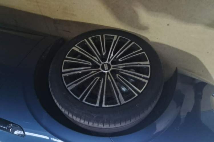 Used Geely Galaxy A7 2025 Model EM-i 150km Starship Edition Left Front Wheel Hub