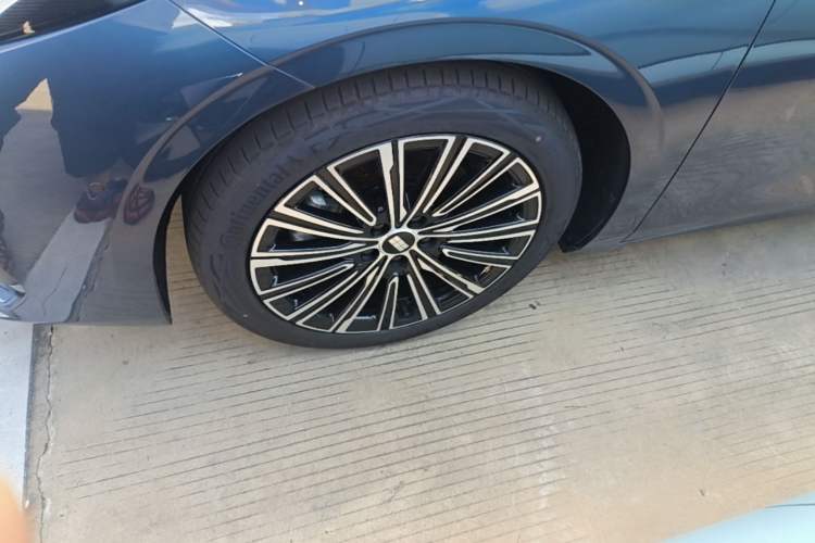 Used Geely Galaxy A7 2025 Model EM-i 150km Starship Edition Left Front Wheel Hub