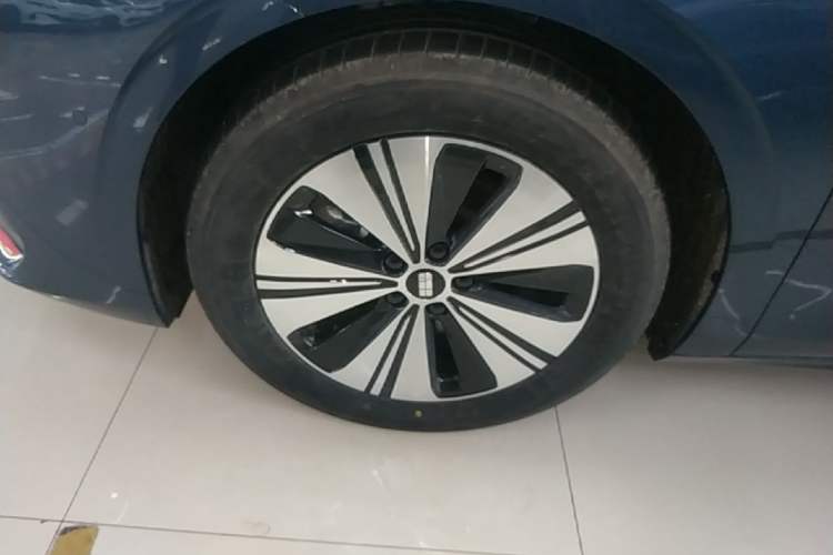 Used Geely Galaxy A7 2025 Model EM-i 150km Long-Distance Edition Left Front Wheel Hub