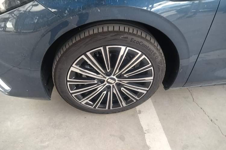 Used Geely Galaxy A7 2025 Model EM-i 150km Starship Edition Left Front Wheel Hub