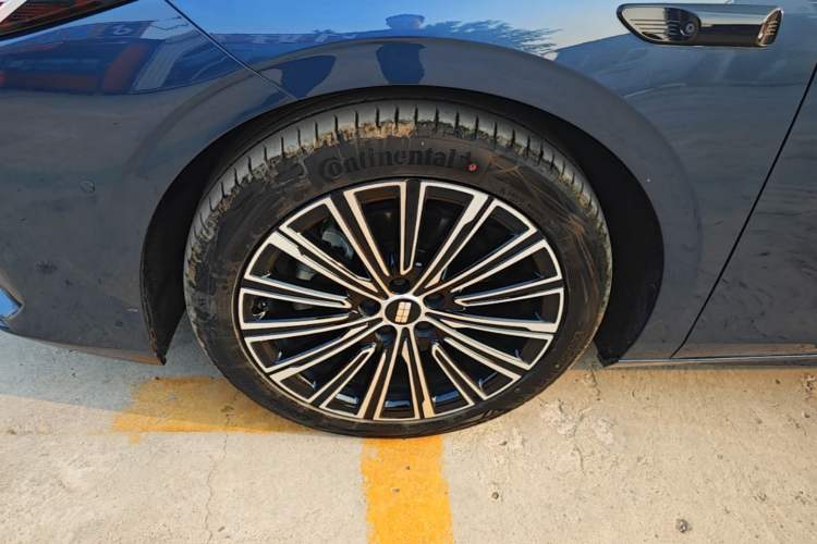 Used Geely Galaxy A7 2025 Model EM-i 150km Starship Edition Left Front Wheel Hub