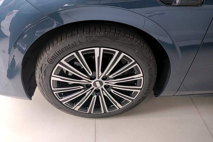 Used Geely Galaxy A7 2025 Model EM-i 150km Starship Edition Left Front Wheel Hub