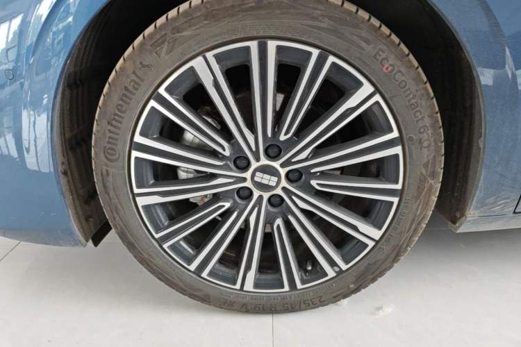Used Geely Galaxy A7 2025 Model EM-i 150km Starship Edition Left Front Wheel Hub