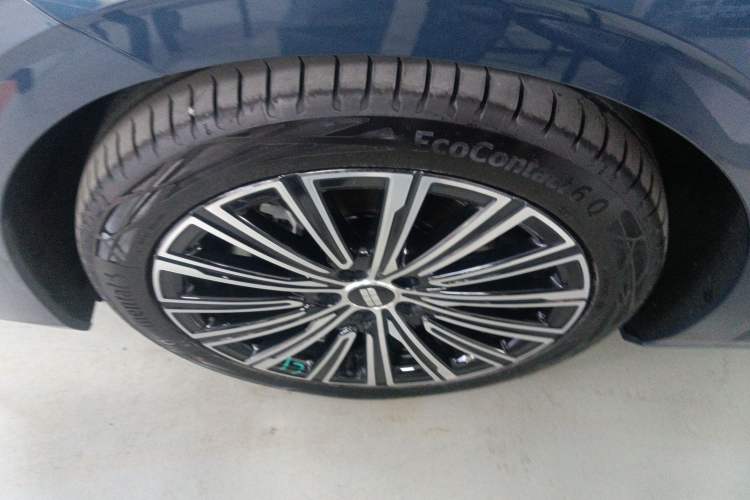 Used Geely Galaxy A7 2025 Model EM-i 150km Starship Edition Left Front Wheel Hub