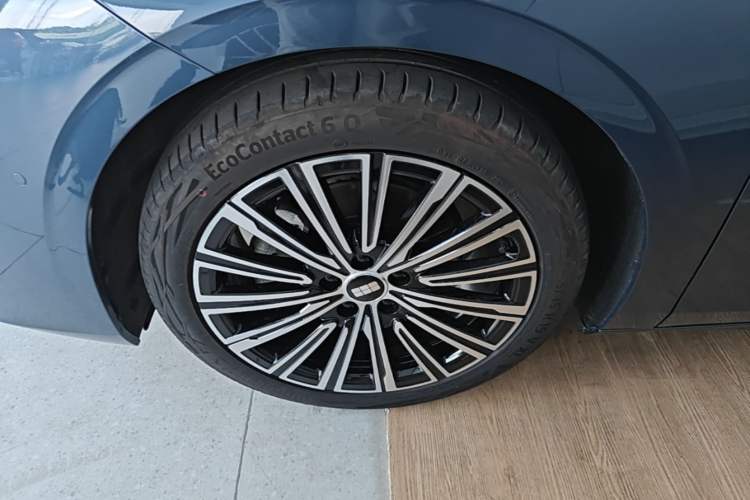 Used Geely Galaxy A7 2025 Model EM-i 150km Starship Edition Left Front Wheel Hub