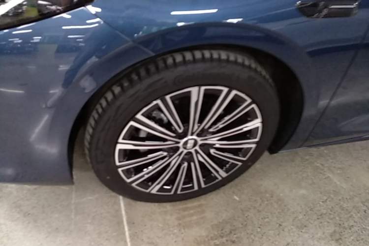 Used Geely Galaxy A7 2025 Model EM-i 150km Starship Edition Left Front Wheel Hub