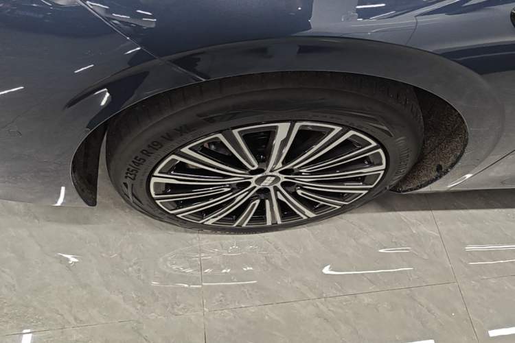 Used Geely Galaxy A7 2025 Model EM-i 150km Starship Edition Left Front Wheel Hub