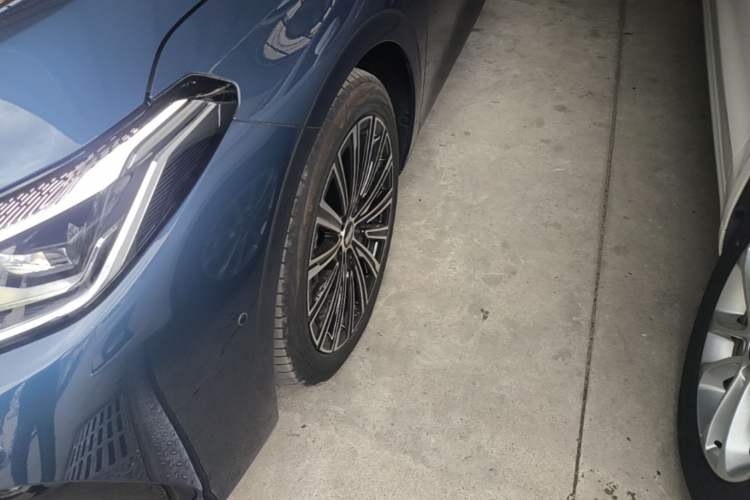 Used Geely Galaxy A7 2025 Model EM-i 150km Starship Edition Left Front Wheel Hub