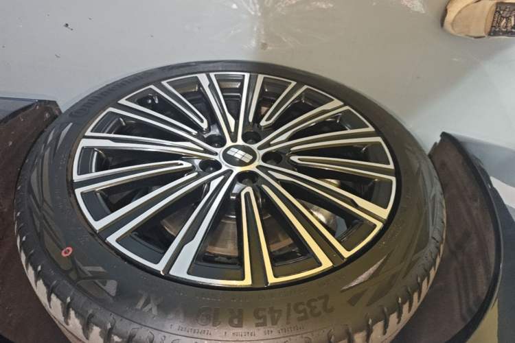 Used Geely Galaxy A7 2025 Model EM-i 150km Starship Edition Left Front Wheel Hub