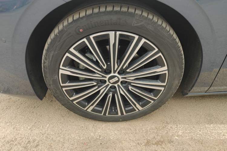 Used Geely Galaxy A7 2025 Model EM-i 150km Starship Edition Left Front Wheel Hub