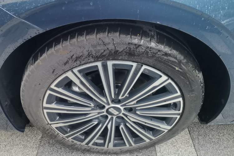 Used Geely Galaxy A7 2025 Model EM-i 150km Starship Edition Left Front Wheel Hub