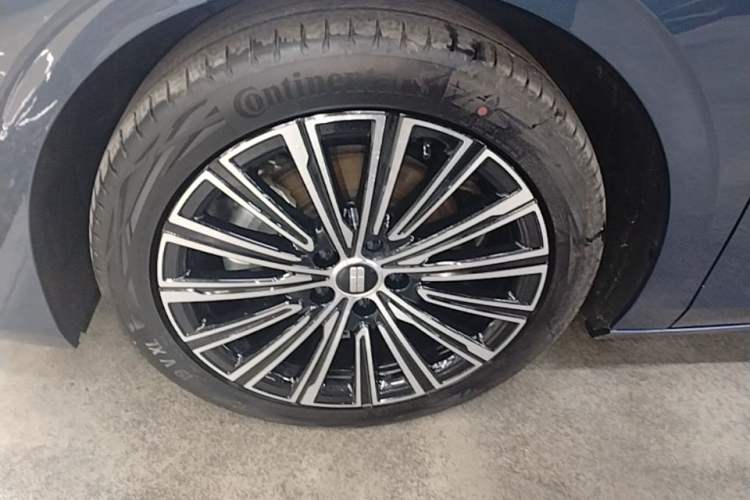 Used Geely Galaxy A7 2025 Model EM-i 150km Starship Edition Left Front Wheel Hub