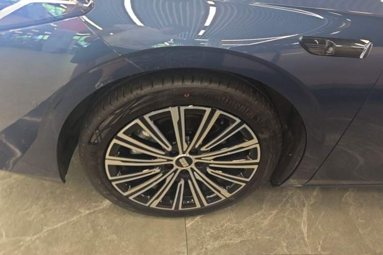 Used Geely Galaxy A7 2025 Model EM-i 150km Starship Edition Left Front Wheel Hub
