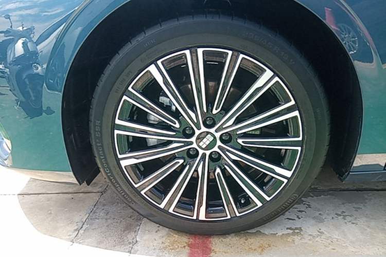 Used Geely Galaxy A7 2025 Model EM-i 150km Starship Edition Left Front Wheel Hub
