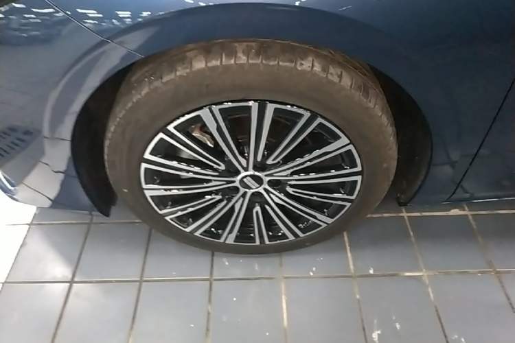 Used Geely Galaxy A7 2025 Model EM-i 150km Starship Edition Left Front Wheel Hub