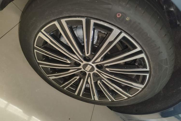 Used Geely Galaxy A7 2025 Model EM-i 150km Starship Edition Left Front Wheel Hub