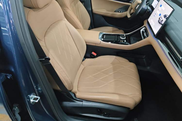 Used Geely Galaxy A7 2025 Model EM-i 150km Starship Edition Right Front Seat