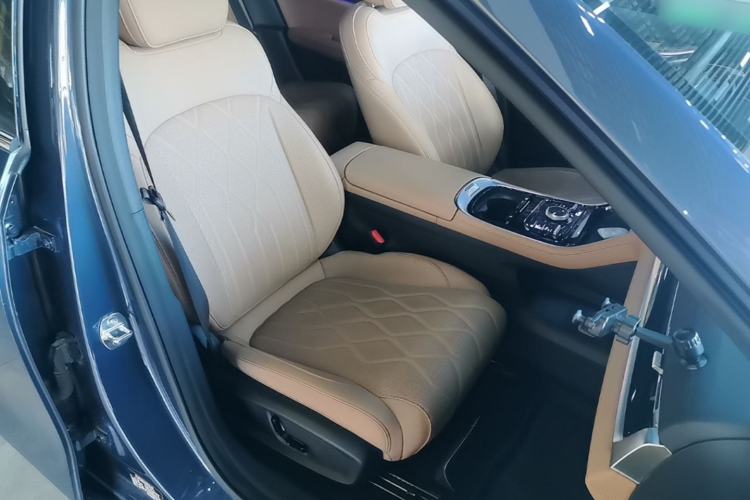 Used Geely Galaxy A7 2025 Model EM-i 150km Starship Edition Right Front Seat