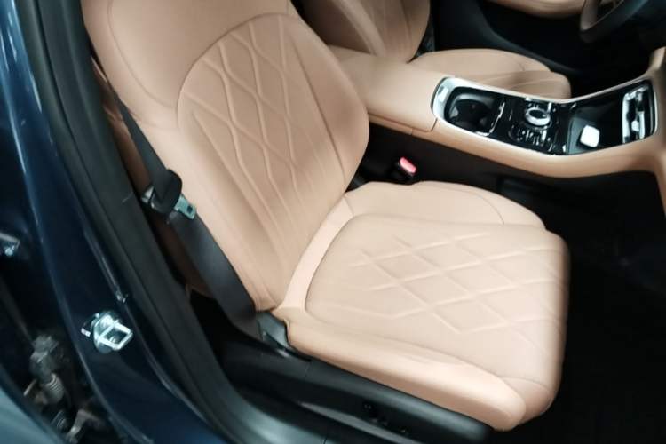 Used Geely Galaxy A7 2025 Model EM-i 150km Starship Edition Right Front Seat
