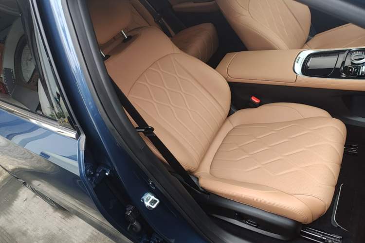 Used Geely Galaxy A7 2025 Model EM-i 150km Starship Edition Right Front Seat