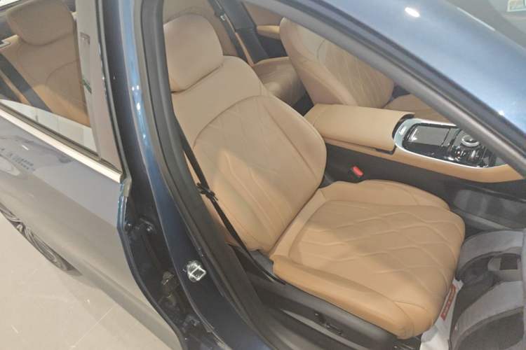 Used Geely Galaxy A7 2025 Model EM-i 150km Starship Edition Right Front Seat