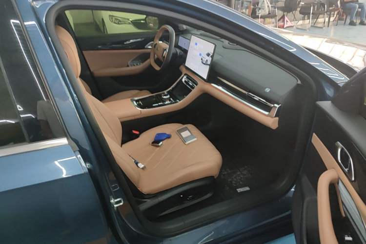 Used Geely Galaxy A7 2025 Model EM-i 150km Starship Edition Right Front Seat
