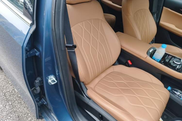 Used Geely Galaxy A7 2025 Model EM-i 150km Starship Edition Right Front Seat