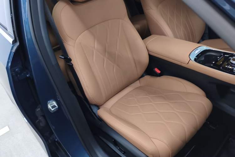 Used Geely Galaxy A7 2025 Model EM-i 150km Starship Edition Right Front Seat