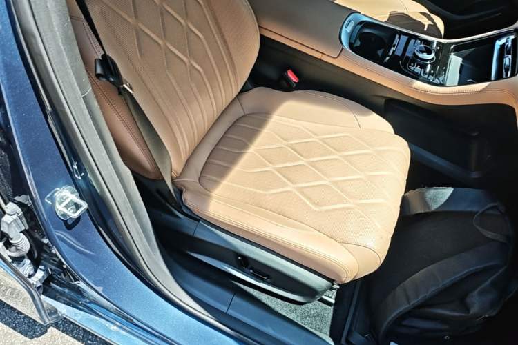 Used Geely Galaxy A7 2025 Model EM-i 150km Starship Edition Right Front Seat