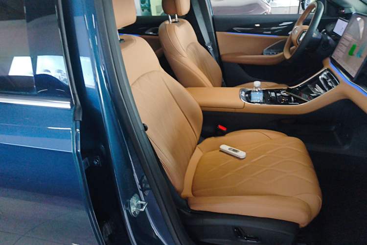 Used Geely Galaxy A7 2025 Model EM-i 150km Starship Edition Right Front Seat