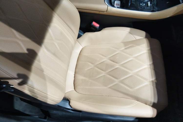 Used Geely Galaxy A7 2025 Model EM-i 150km Starship Edition Right Front Seat