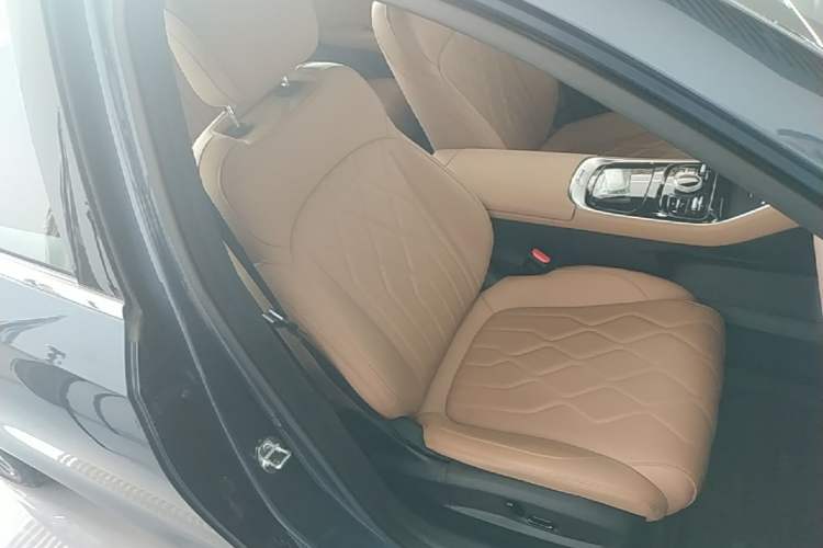 Used Geely Galaxy A7 2025 Model EM-i 150km Starship Edition Right Front Seat