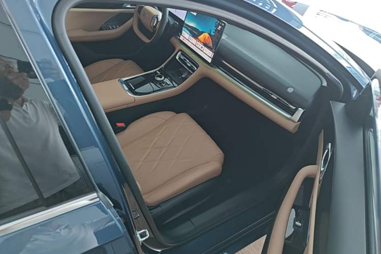 Used Geely Galaxy A7 2025 Model EM-i 150km Starship Edition Right Front Seat