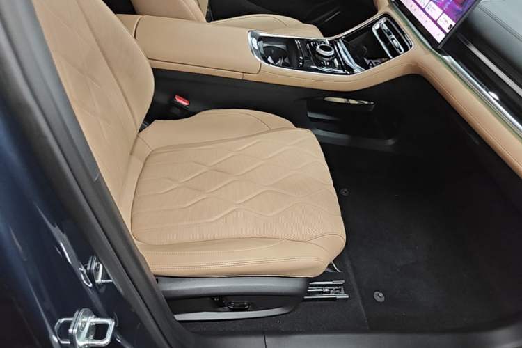 Used Geely Galaxy A7 2025 Model EM-i 150km Starship Edition Right Front Seat
