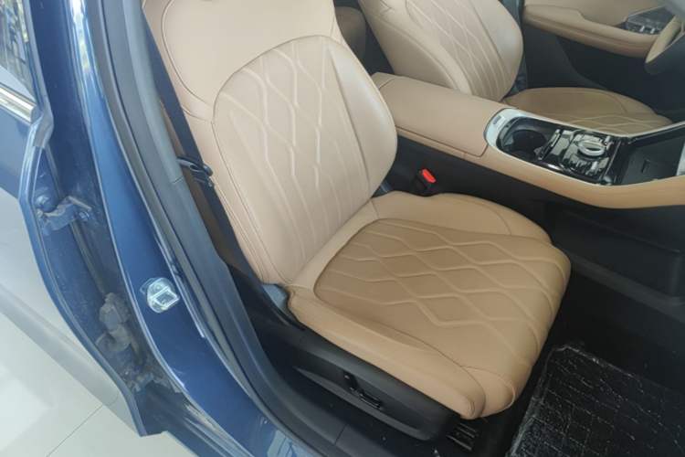 Used Geely Galaxy A7 2025 Model EM-i 150km Starship Edition Right Front Seat