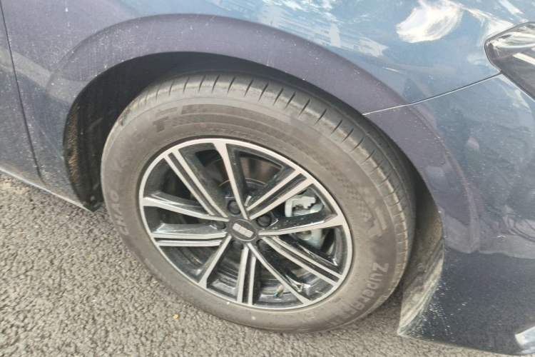 Used Geely Galaxy A7 2025 Model EM-i 70km Exploration Edition Right Front Wheel Hub