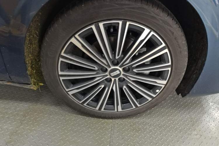 Used Geely Galaxy A7 2025 Model EM-i 150km Starship Edition Right Front Wheel Hub