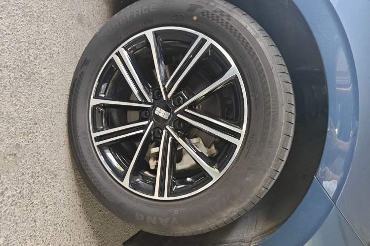 Used Geely Galaxy A7 2025 Model EM-i 70km Launch Edition Right Front Wheel Hub